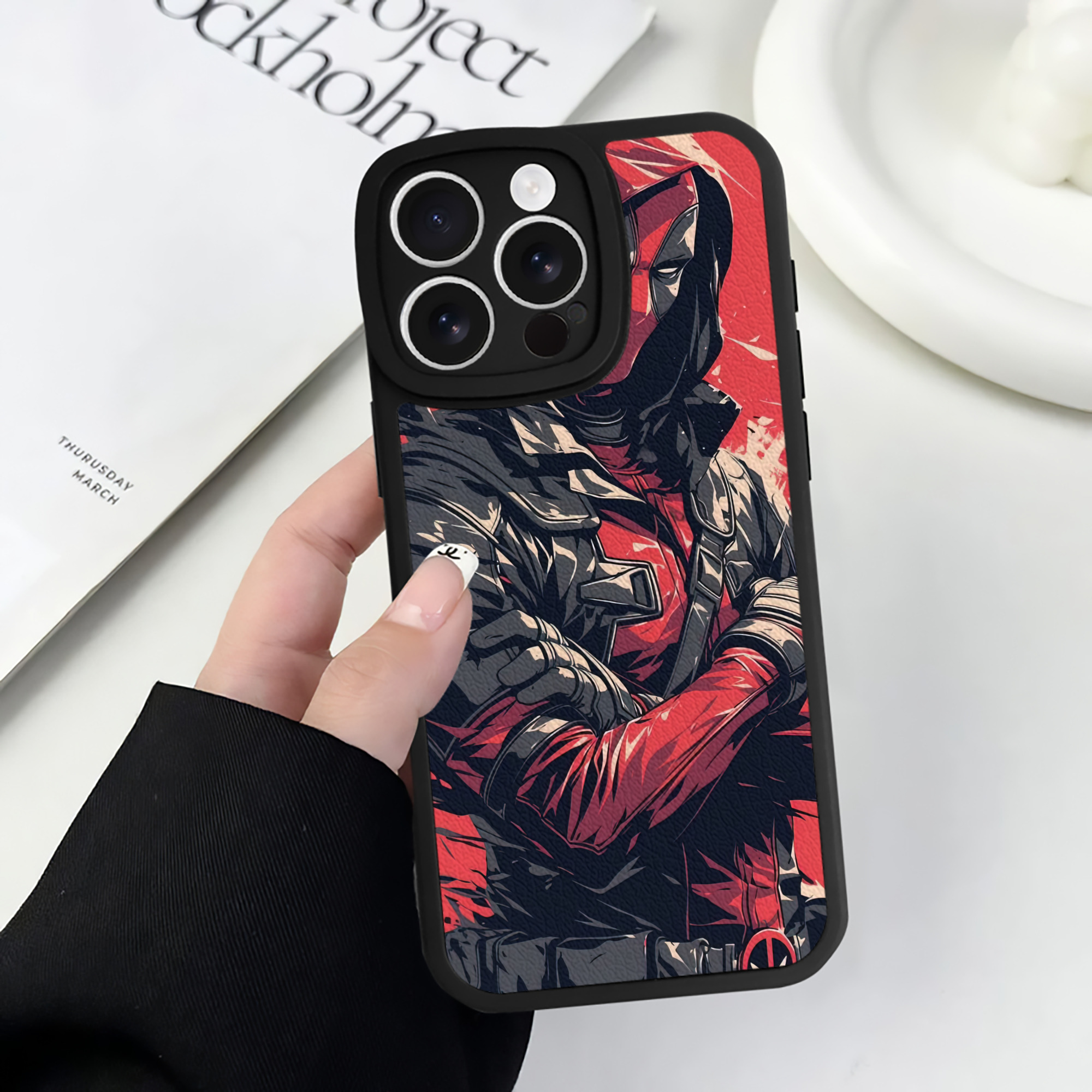 （画像用） Deadpool デッドプール 【iPhone 16シリーズ対応】シリコンスマホケース（レザー調） 材質：シリコン